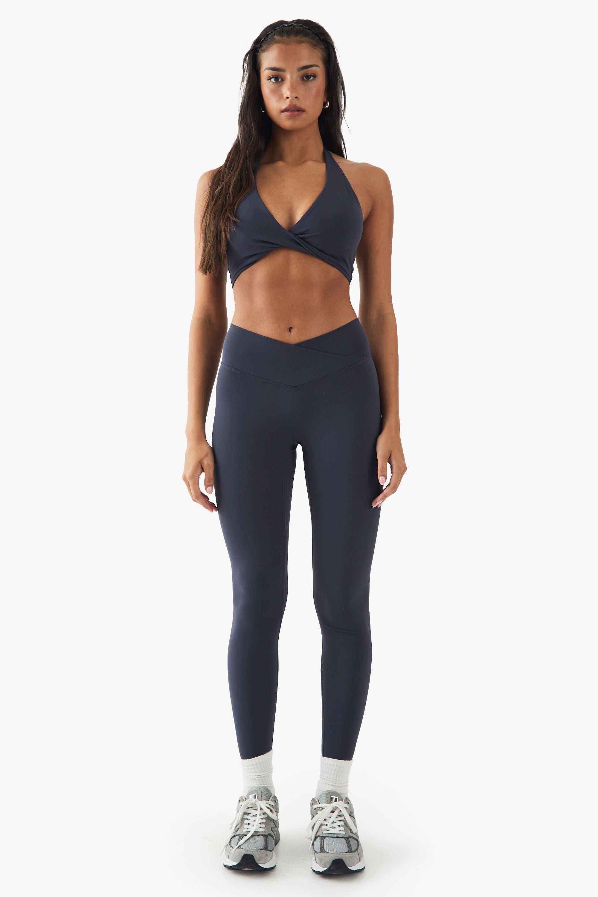 DSGN Studio Sculpt Twist Front Light Support Sports Bra