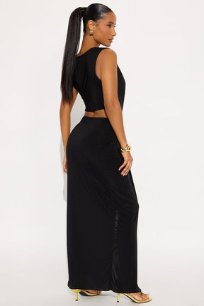 Magnetizing Charm Maxi Dress - Black