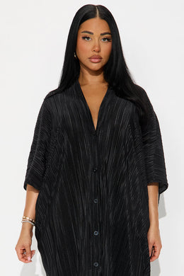 Isa Plisse Maxi Dress - Black