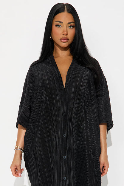 Isa Plisse Maxi Dress - Black