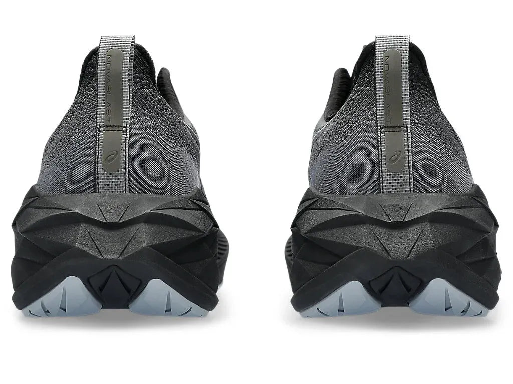 Asics Novablast 4 Black/Graphite Grey