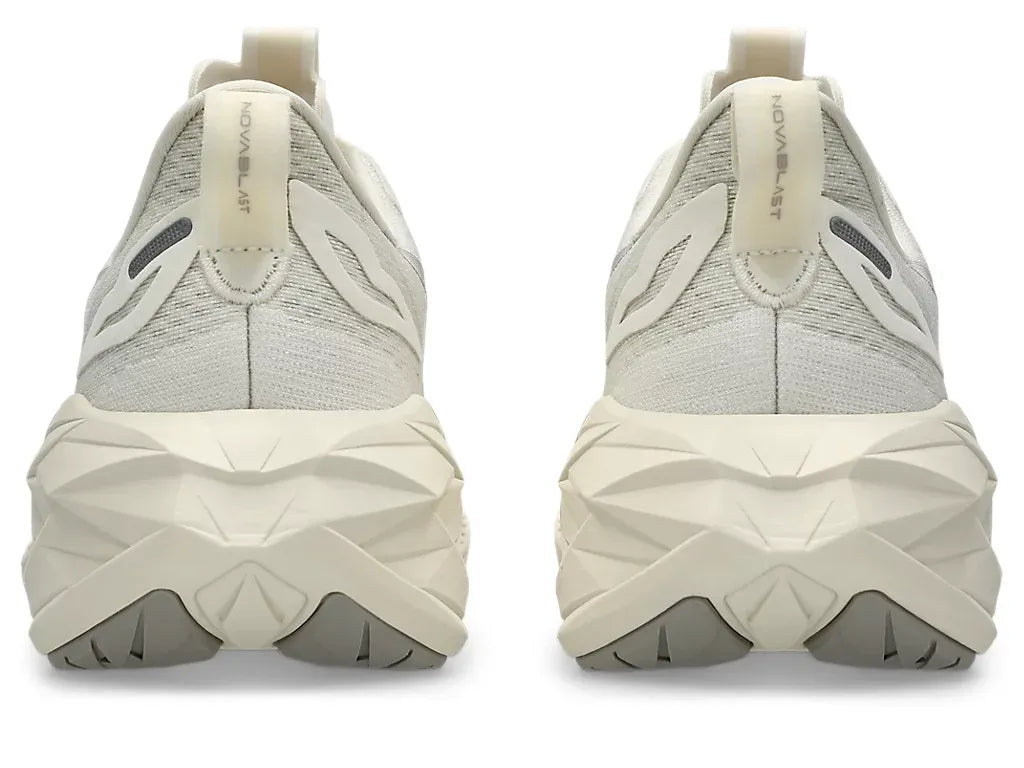 Asics Novablast 4 Birch/Moonrock