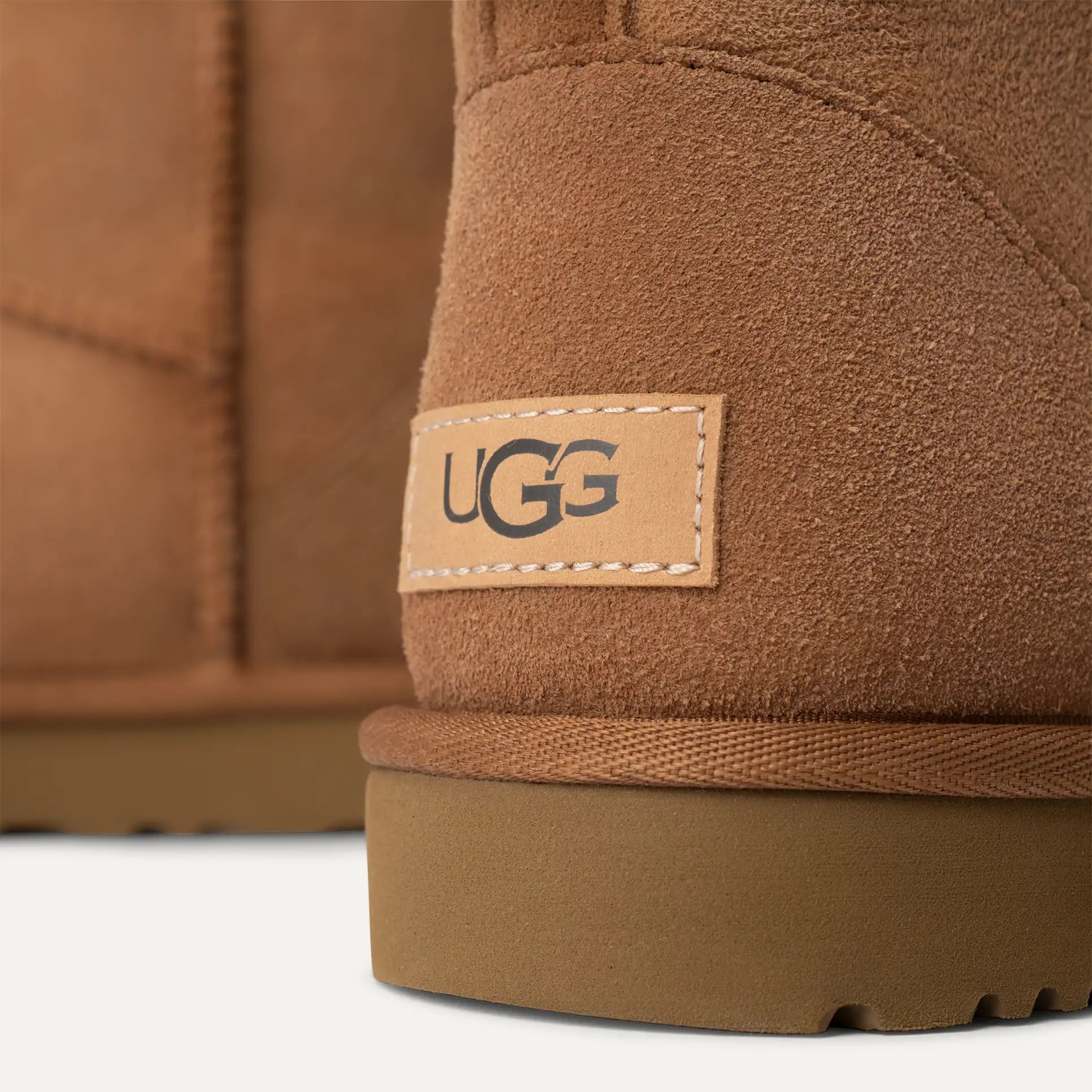UGG Classic Mini II Boot – 17mm Twinface Sheepskin, Water-Repellent, Sustainable EVA Outsole