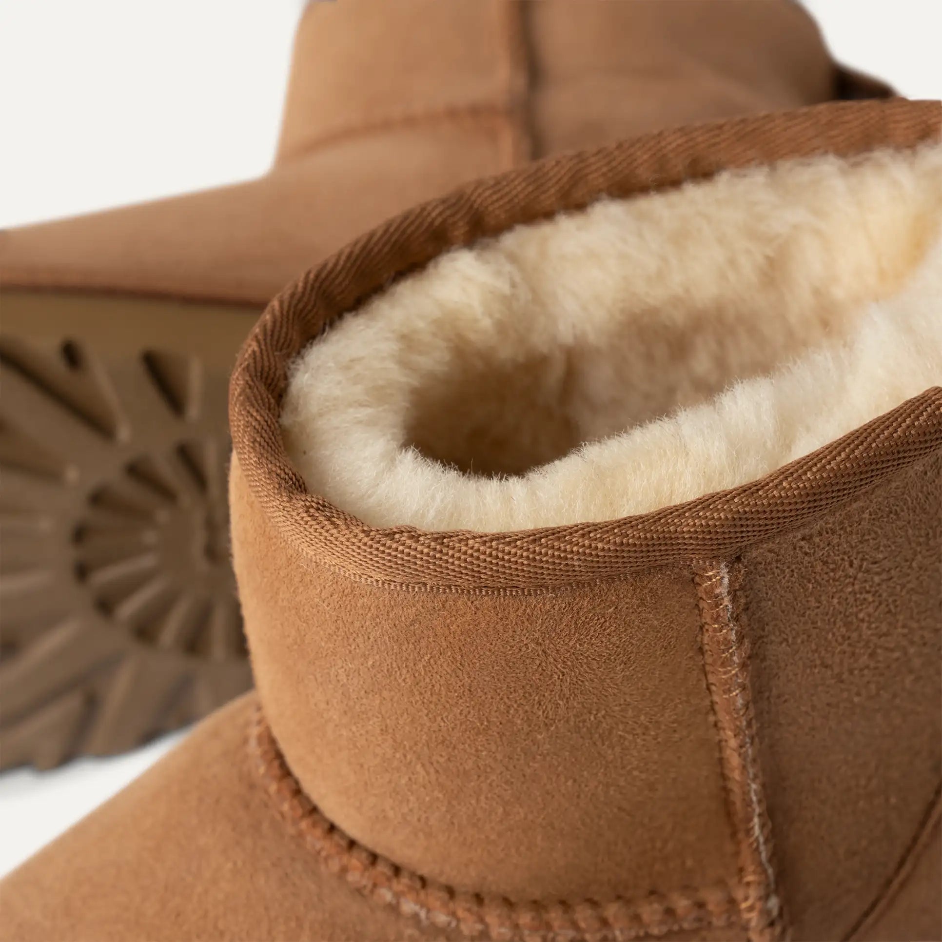 UGG Classic Mini II Boot – 17mm Twinface Sheepskin, Water-Repellent, Sustainable EVA Outsole