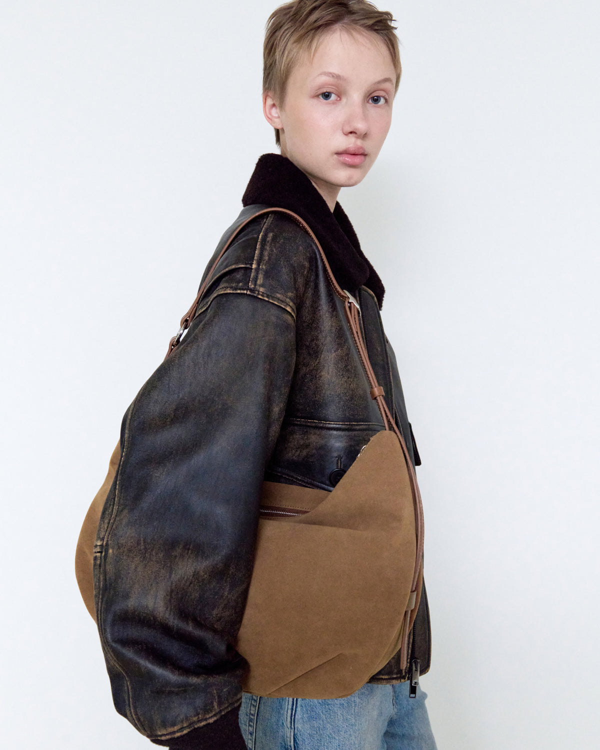 PILLOW PUFFER BAG 35 - SUEDE CAMEL