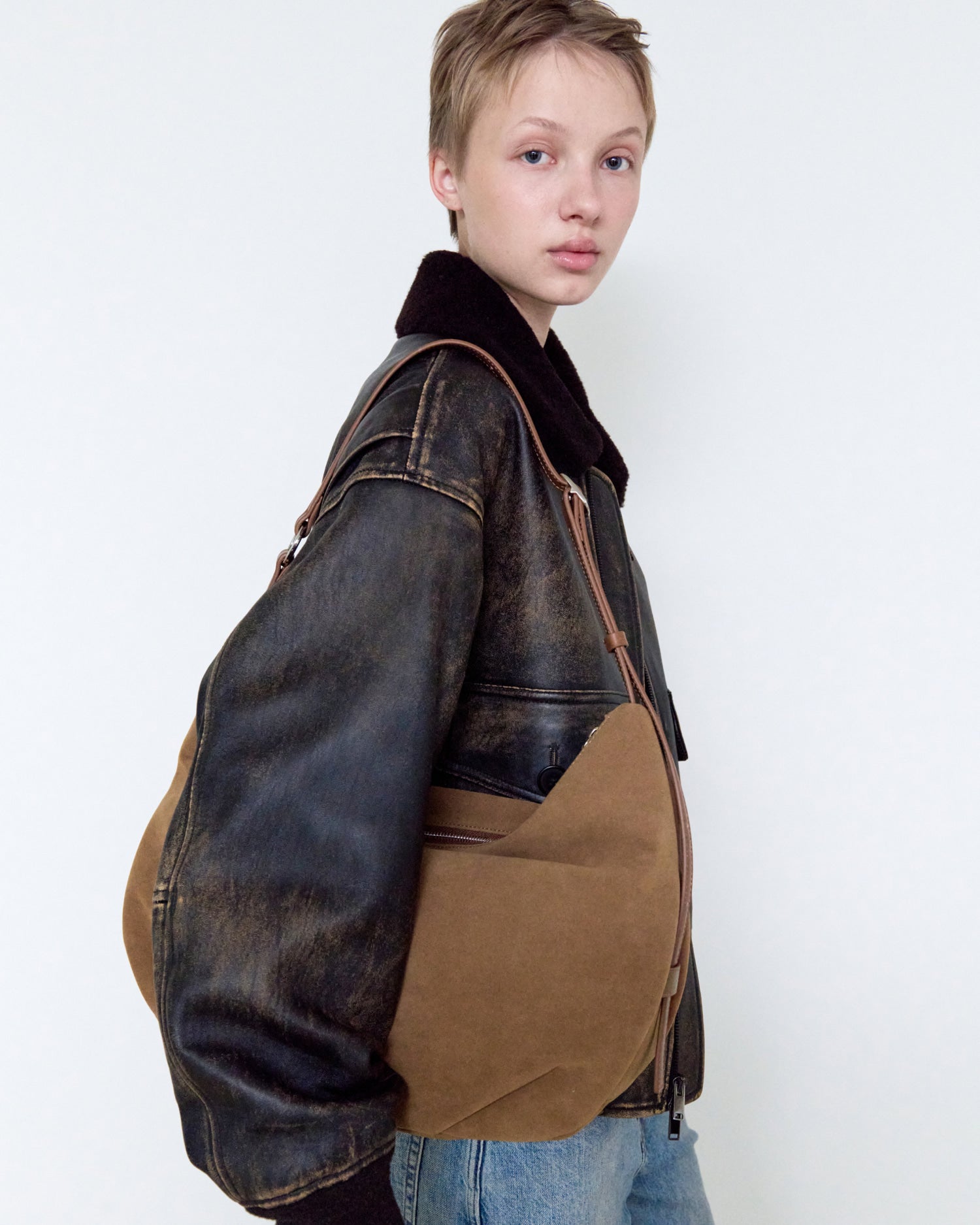 PILLOW PUFFER BAG 35 - SUEDE CAMEL