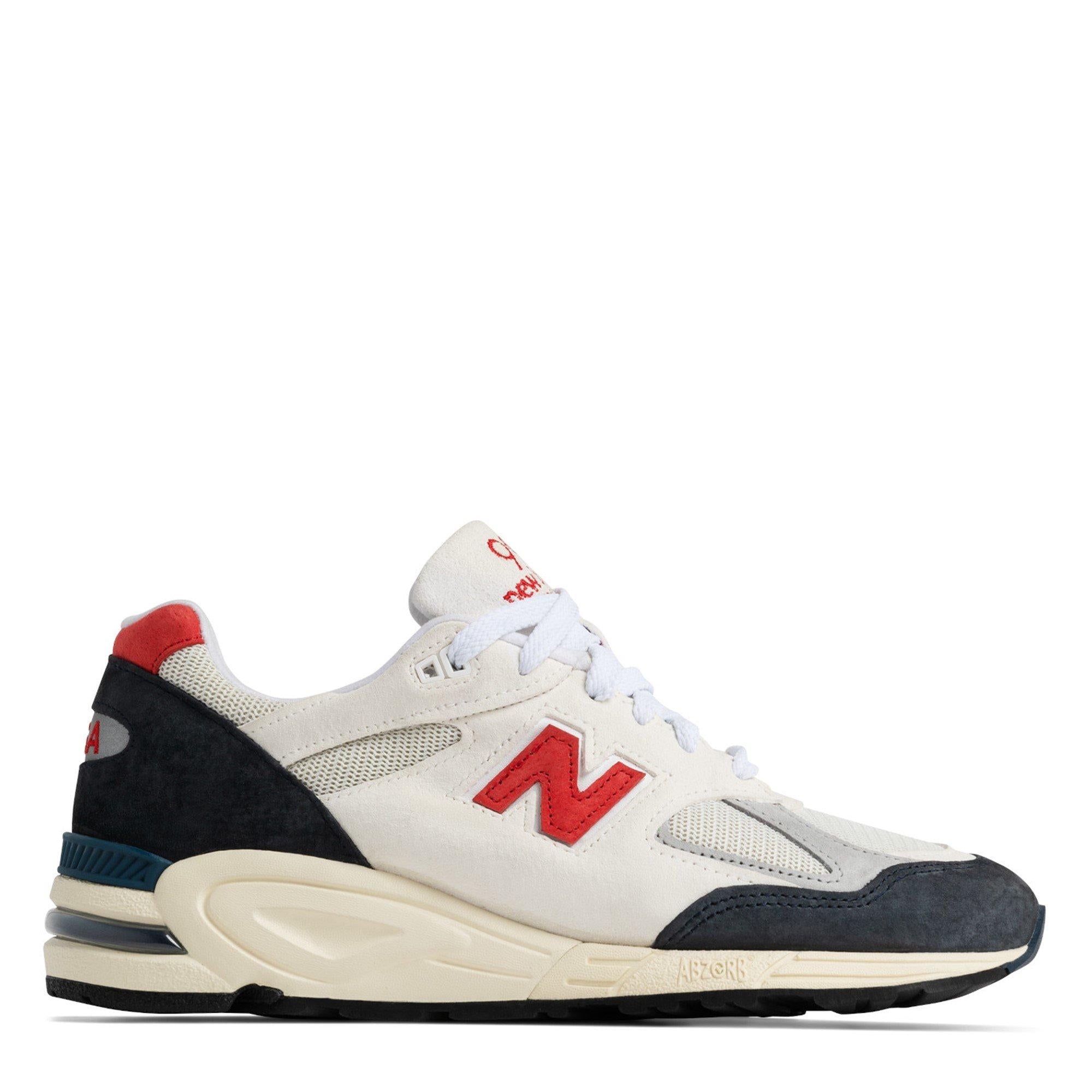 990v2 Shoes