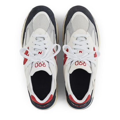 990v2 Shoes