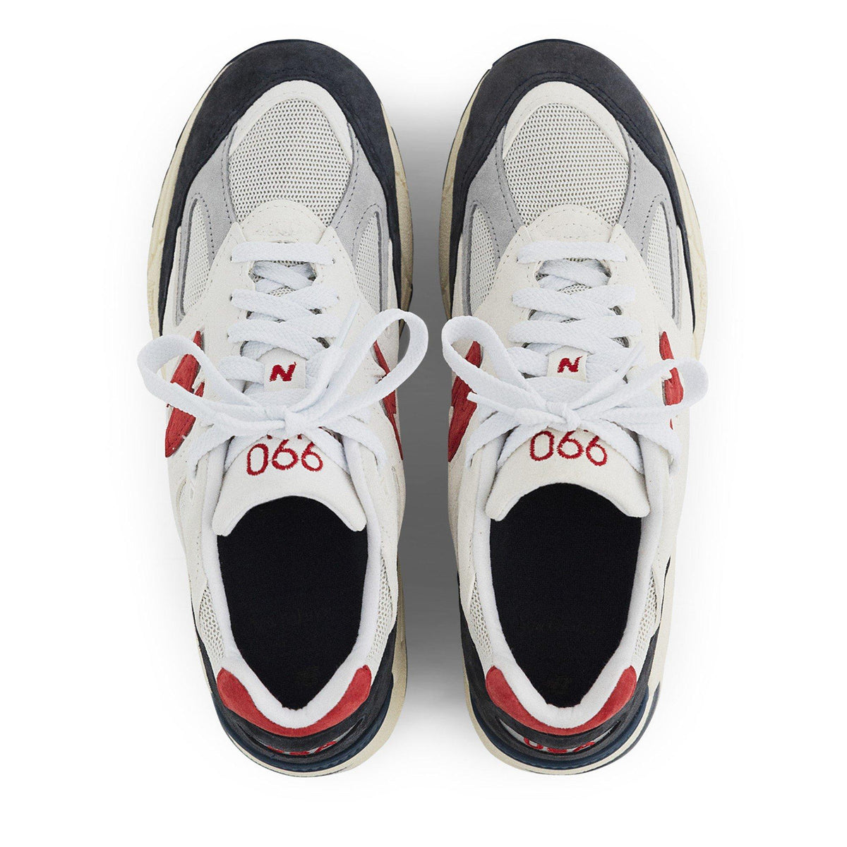 990v2 Shoes