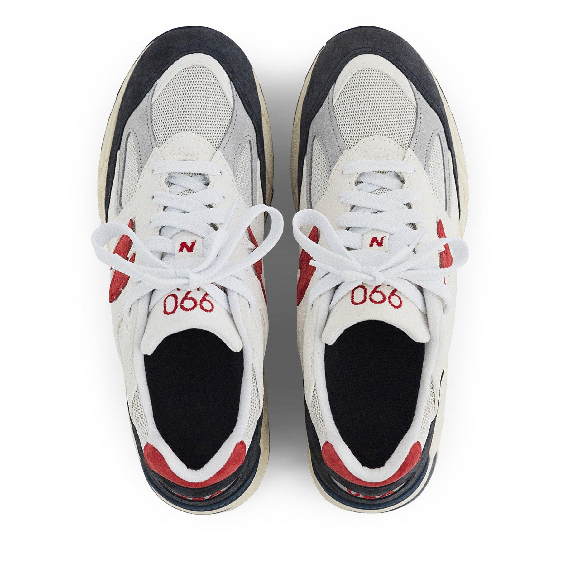 990v2 Shoes