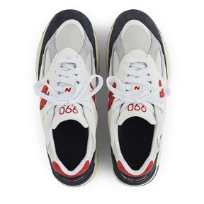 990v2 Shoes
