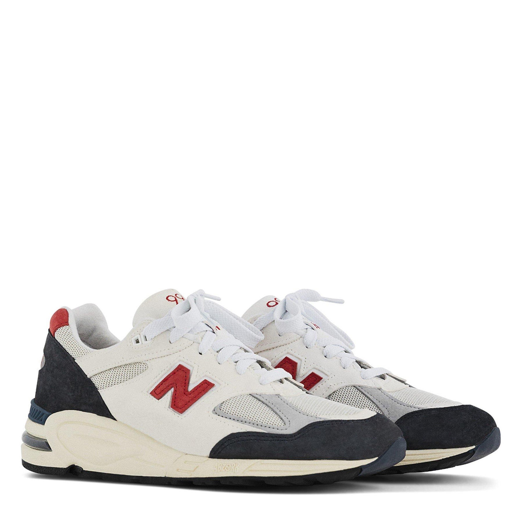990v2 Shoes