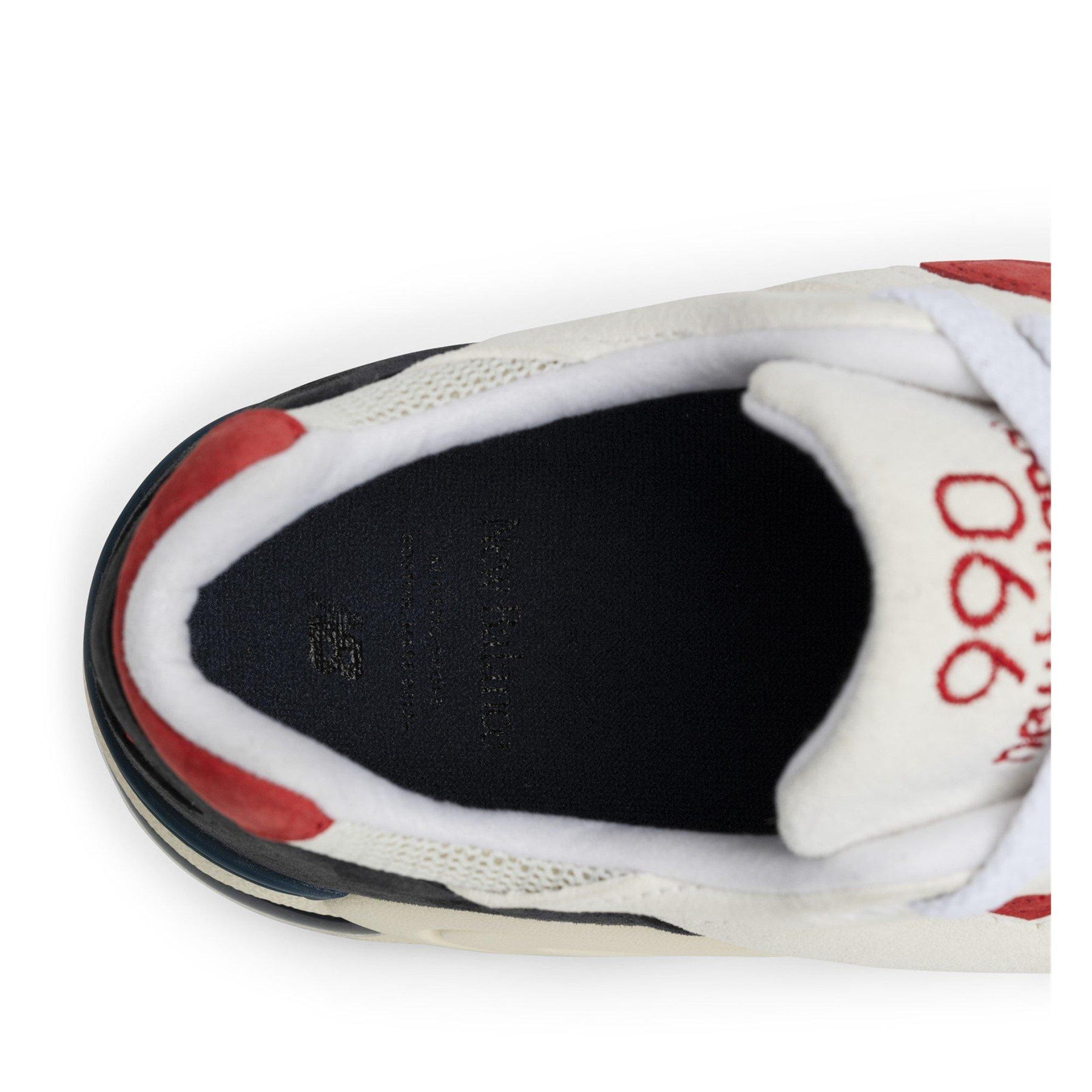 990v2 Shoes