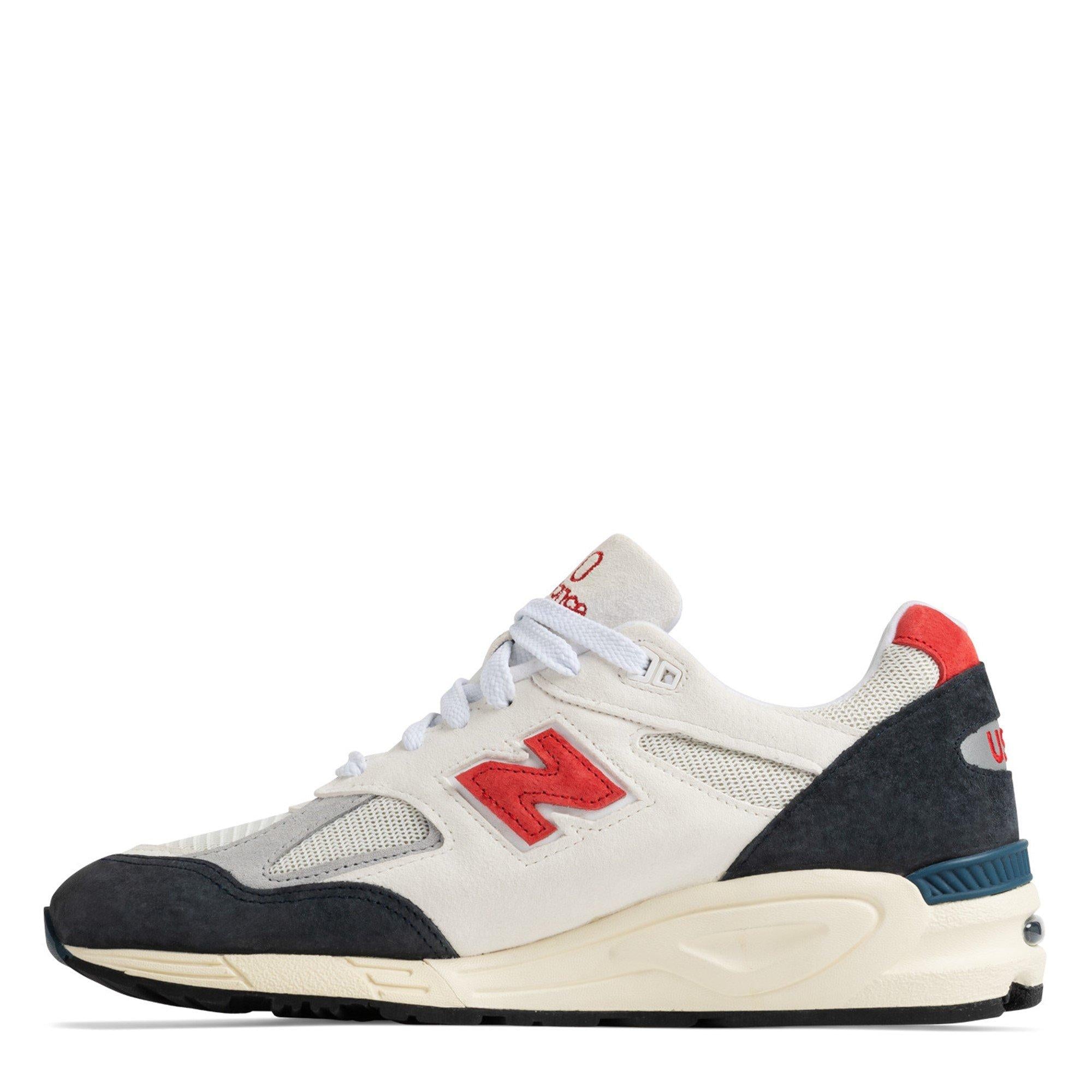 990v2 Shoes