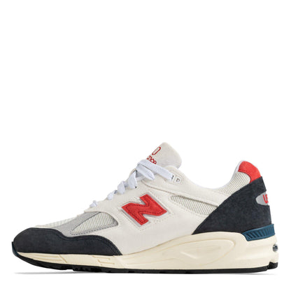 990v2 Shoes