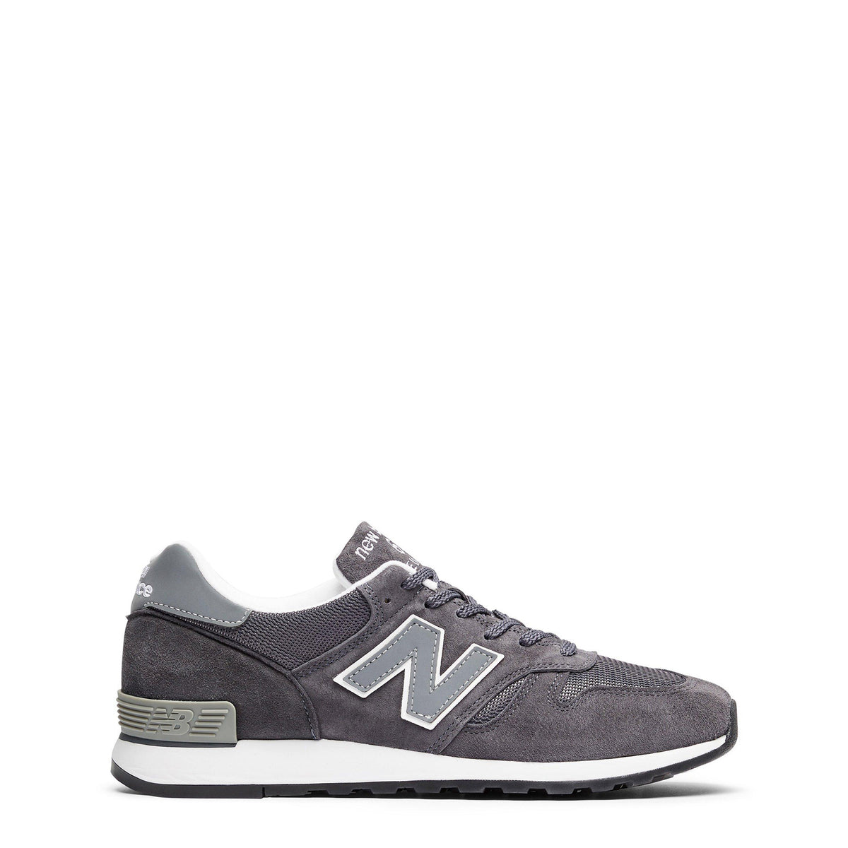 S122 M670 Trainers