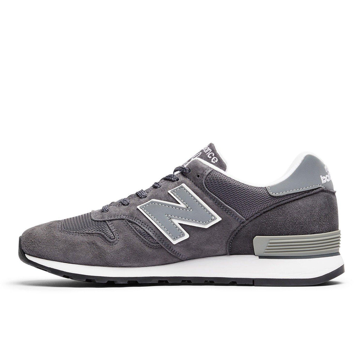 S122 M670 Trainers
