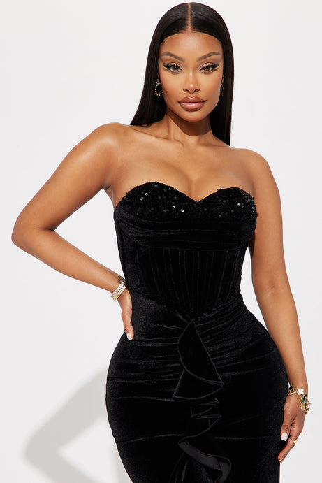 Naomi Velvet Maxi Dress - Black