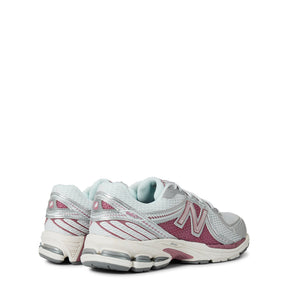 New Balance 860v2