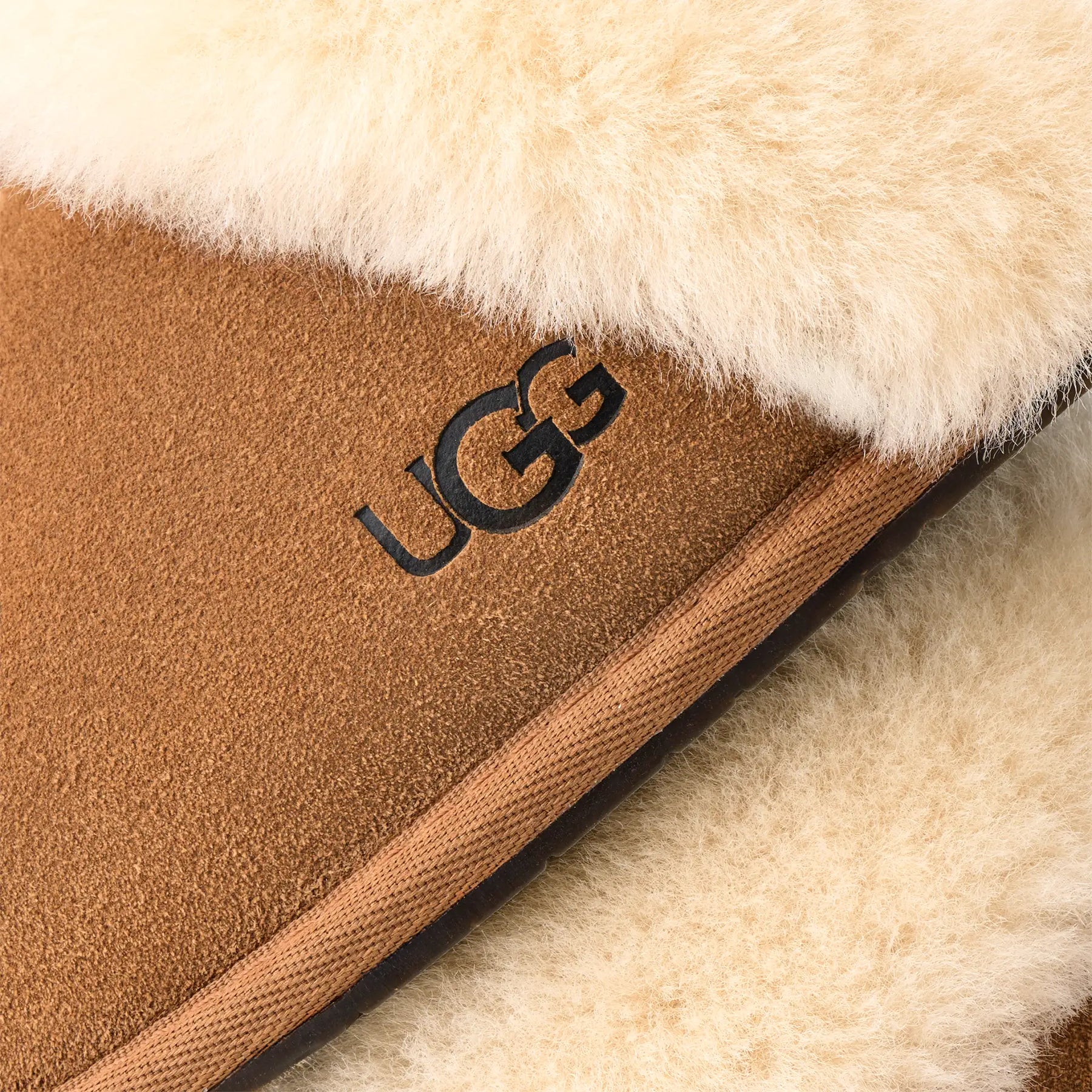 UGG® Scuffette Sheepskin Slipper – Cozy Comfort for Every Morning