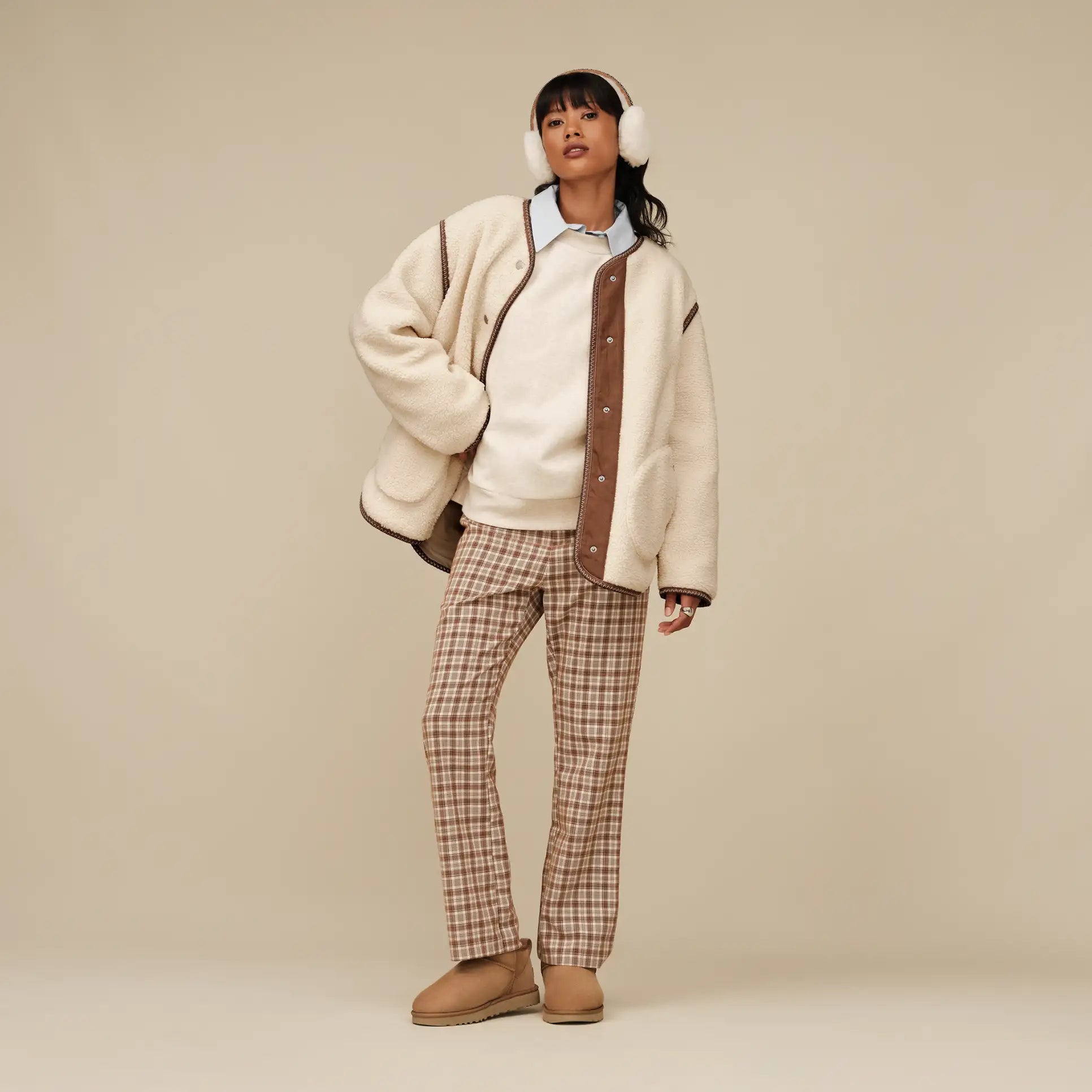 UGG Classic Ultra Mini Boot – 17mm Sheepskin, Lightweight Outsole, Easy On-Off Design