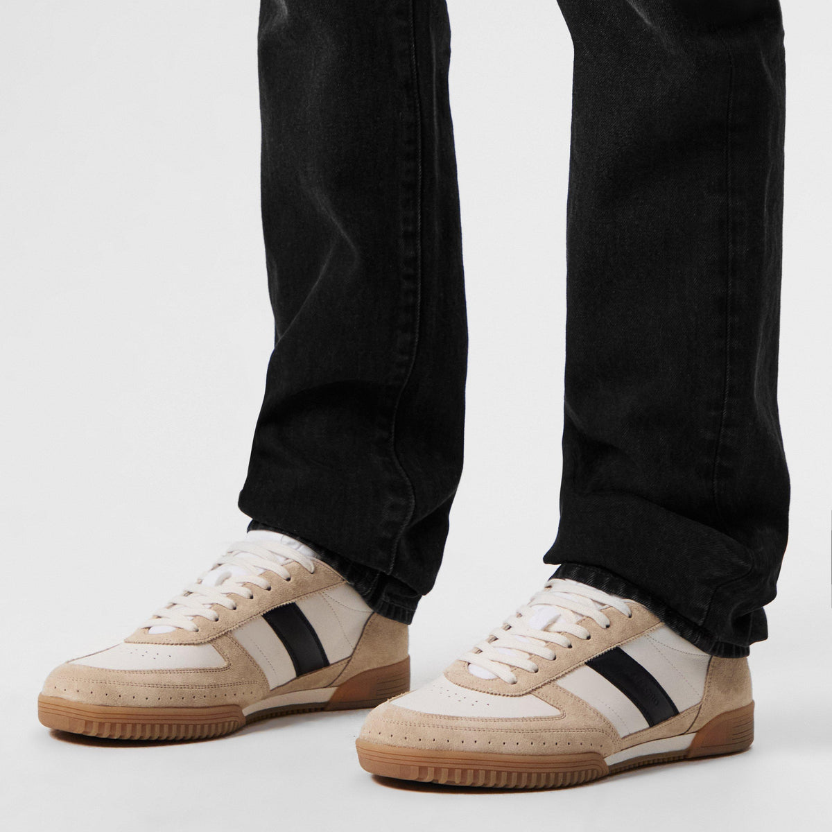 Low Top Terrence Sneakers