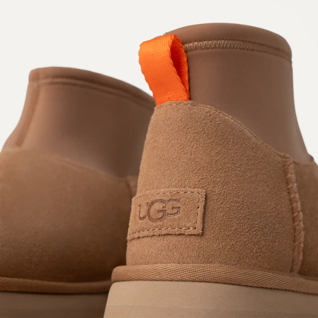 UGG® Classic Mini Dipper Platform Boot – Bold Style Meets Cozy Comfort