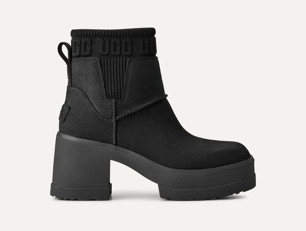 UGG® Moxy Chelsea Boot – Water-Resistant Leather, Elevated Style