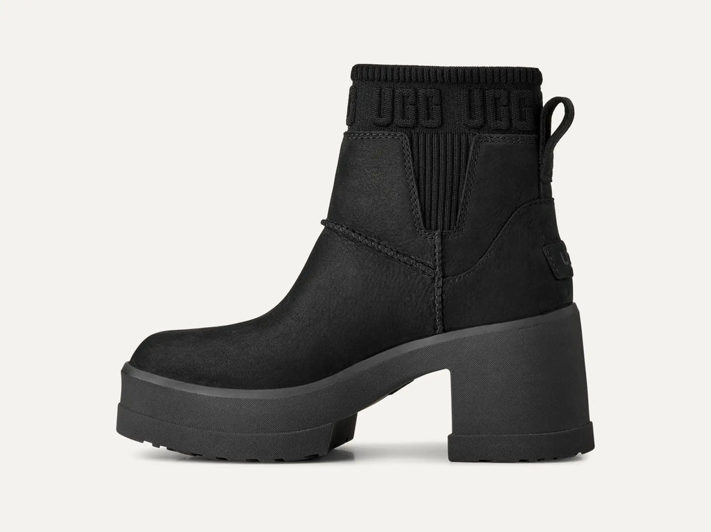 UGG® Moxy Chelsea Boot – Water-Resistant Leather, Elevated Style