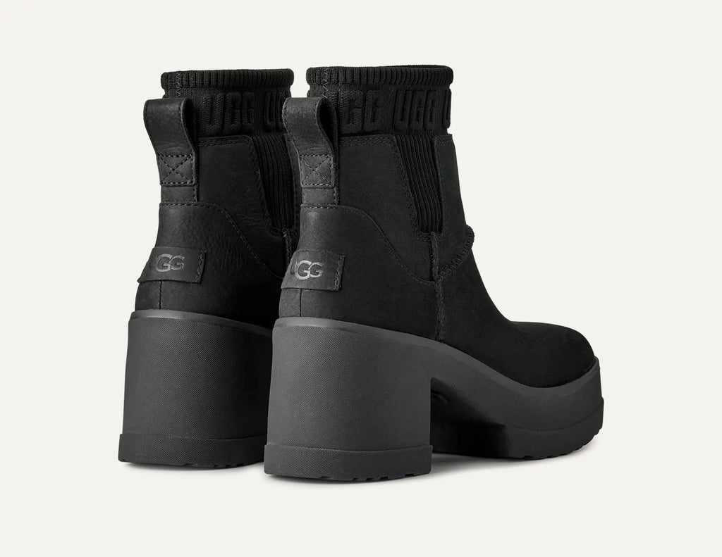 UGG® Moxy Chelsea Boot – Water-Resistant Leather, Elevated Style