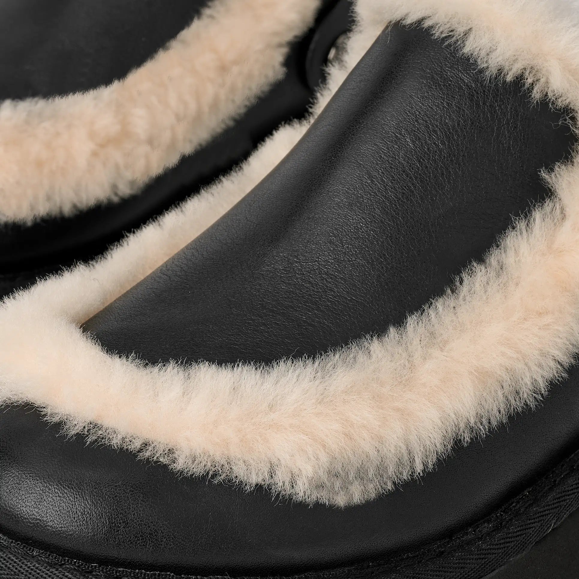 UGG® Esmee Leather Clog – Heritage Comfort, Elevated Style