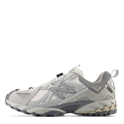 610t Sneakers