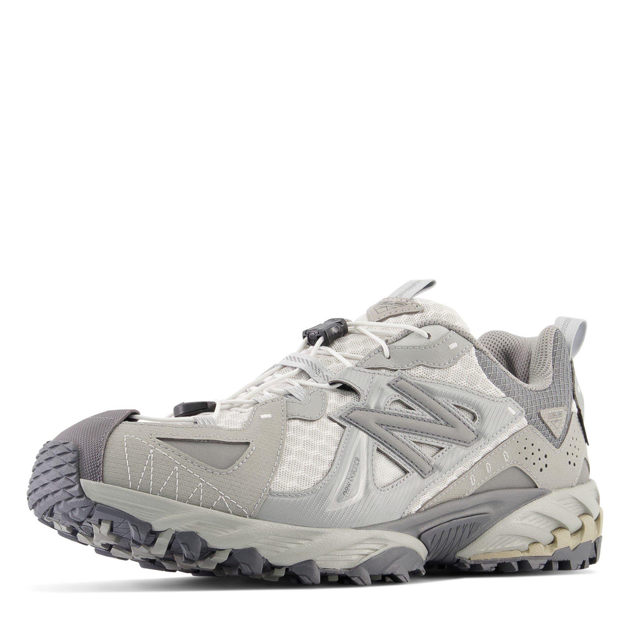 610t Sneakers