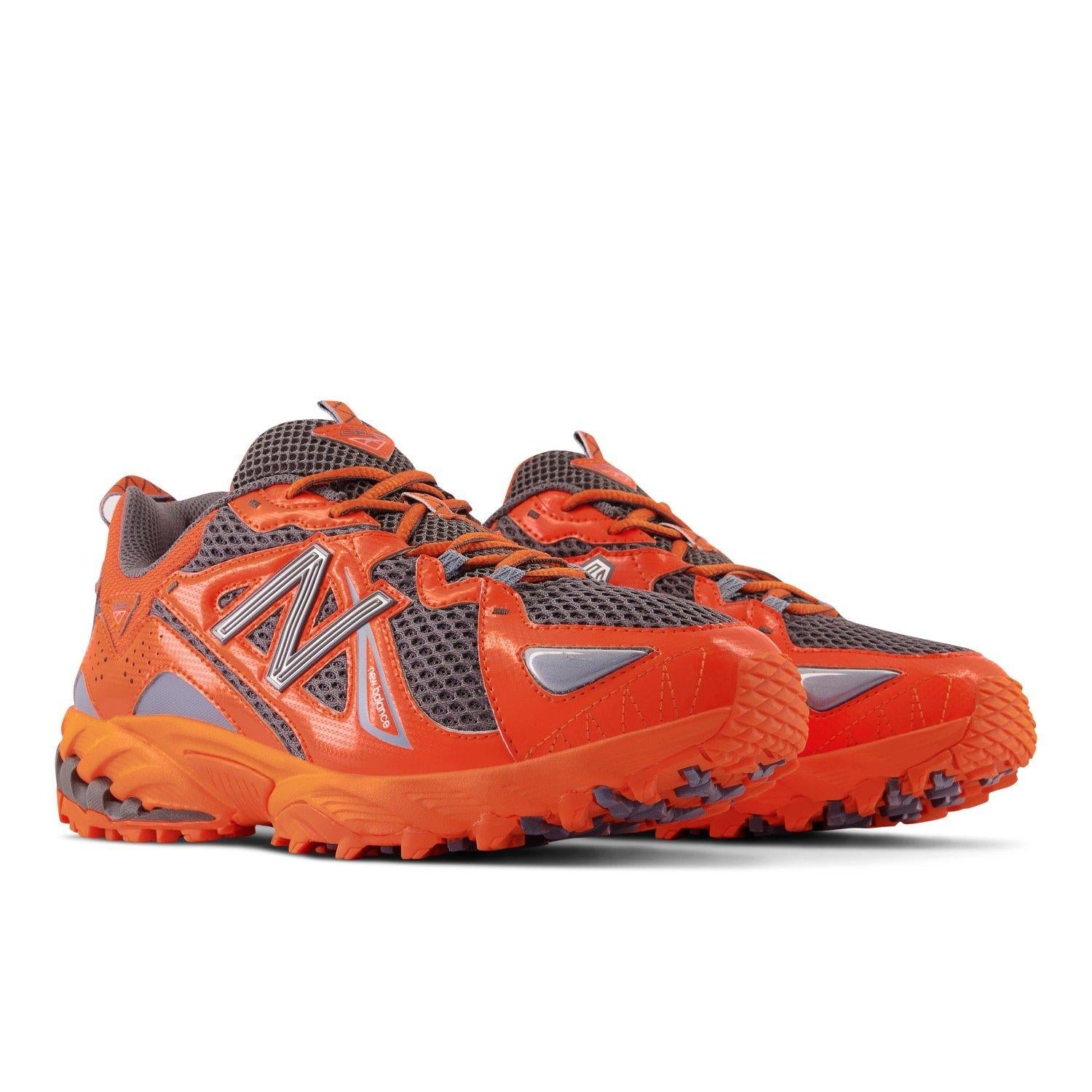 610t Sneakers