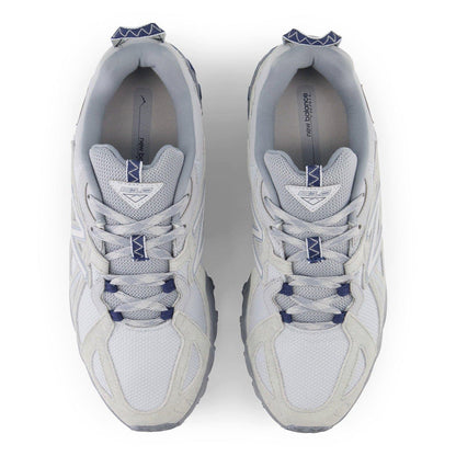 610t Sneakers