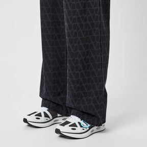 V-Logo Trainers