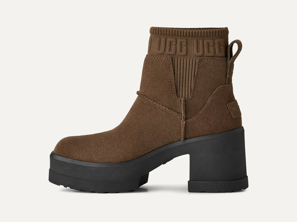 UGG® Moxy Chelsea Boot – Bold Style Meets Everyday Comfort
