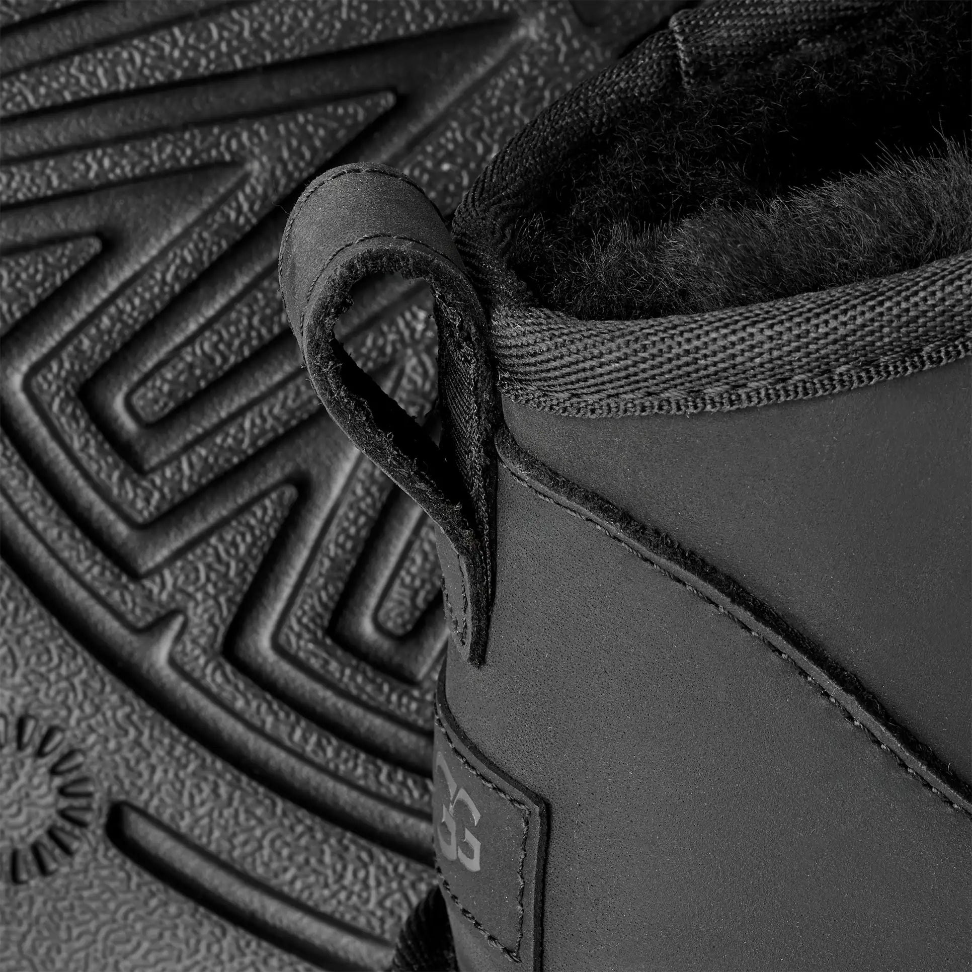 UGG Classic Ultra Mini LTHR – Genuine Leather Upper, 17mm Sheepskin Lining, Lightweight Sugarcane EVA Outsole