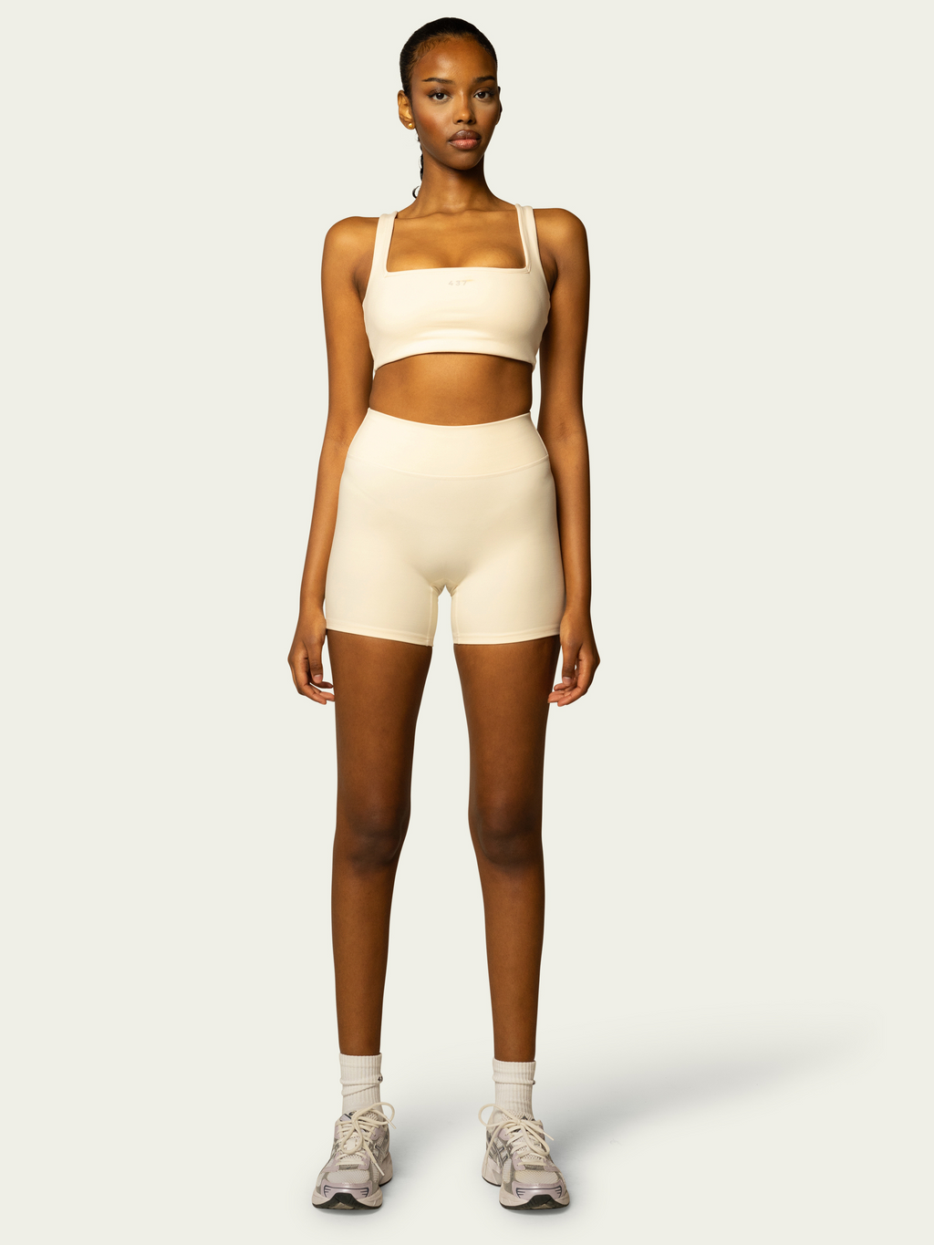 The Essentials Short / Cream