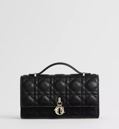 Black lambskin with Cannage pattern