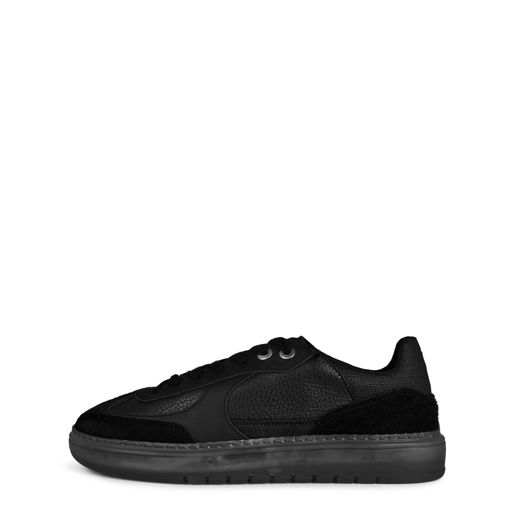 Virtus Low Trainers