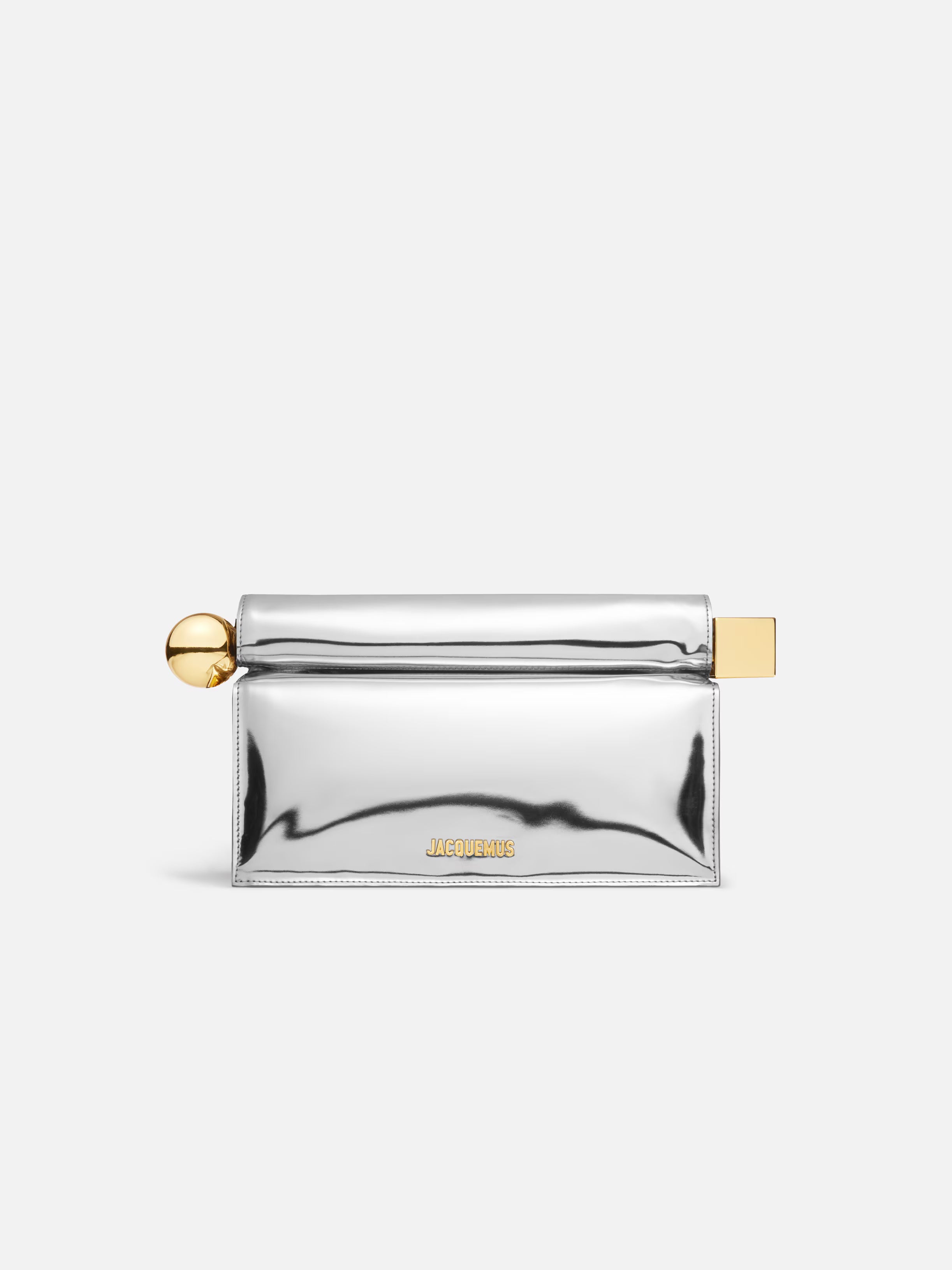 The Rond Carré clutch Take-out clutch.