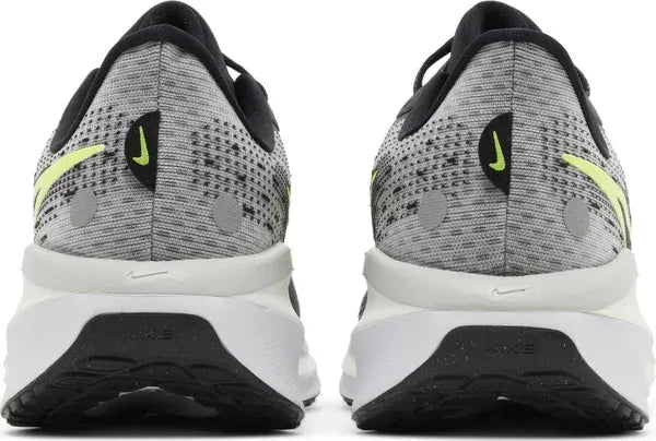 Vomero 17 'Black Volt'