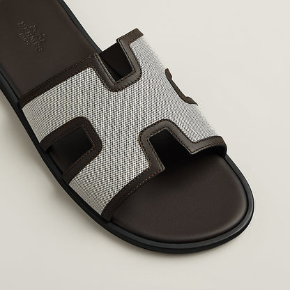 Izmir sandal in Prunoir / Marron Ébène