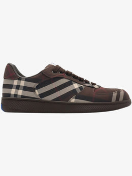 Lace-up sneakers with a checkered pattern