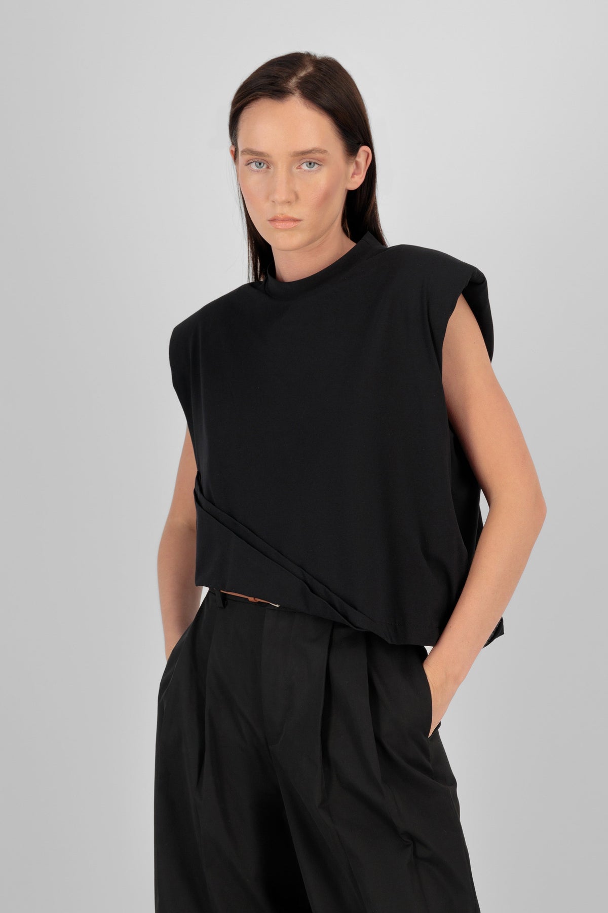 SLEEVELESS FOLD OVER TEE