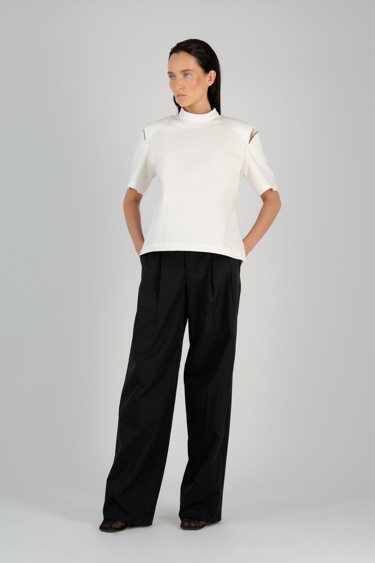 TWILL SHOULDER CUTOUT TEE