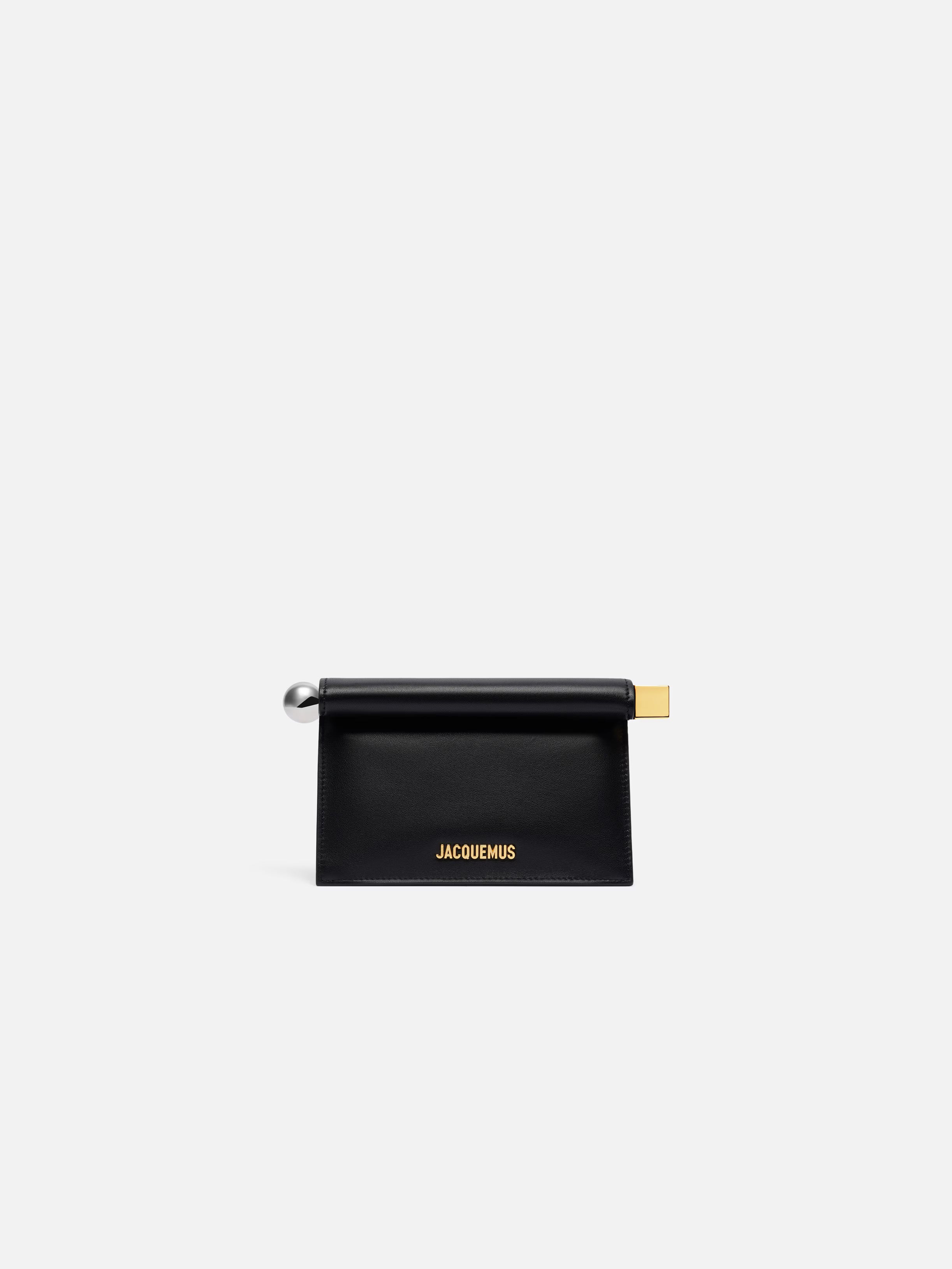 The small Rond Carré clutch Mini take-out clutch.
