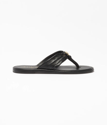 The CHANEL Coco Beach 2026 collection Thongs