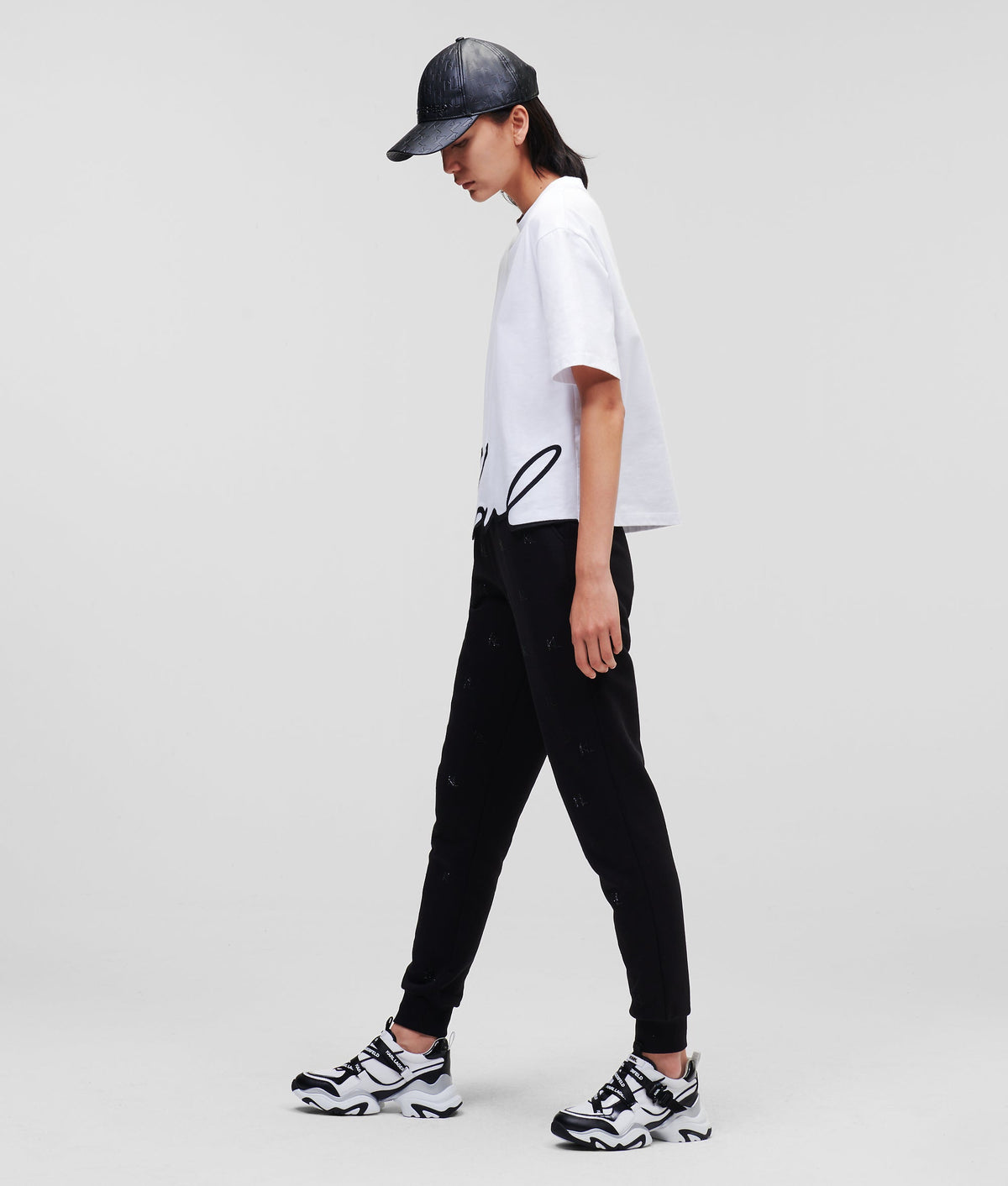 SIGNATURE HEM T-SHIRT